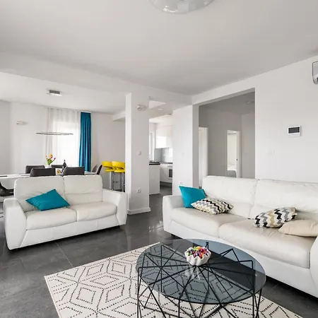 Ferias In Makarska, With Private Pool *