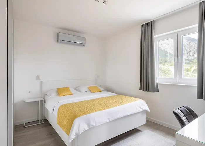 Ferias In Makarska, With Private Pool Makarska