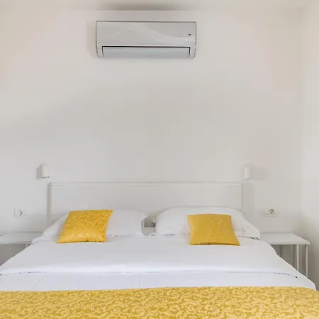 Ferias In Makarska, With Private Pool