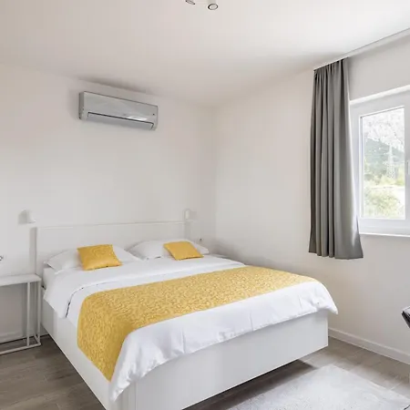 Ferias In Makarska, With Private Pool *